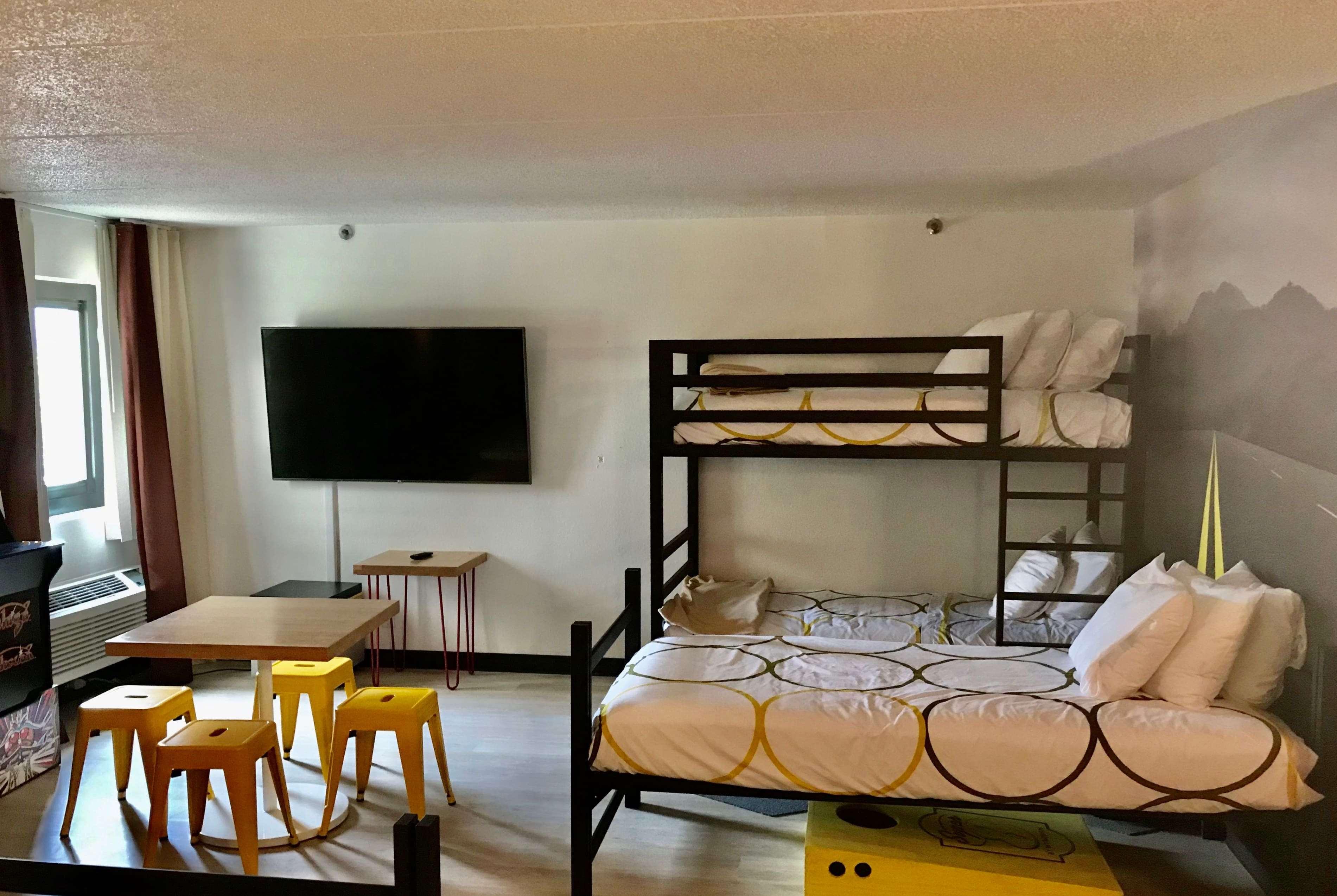 Super 8 by Wyndham Mahwah Hotel Bagian luar foto